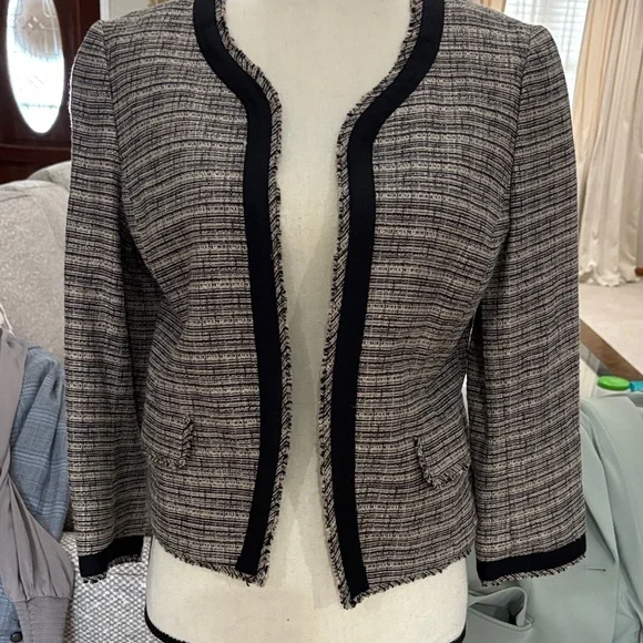 Elegant 3 Women's Blazers - Picture 5 of 13